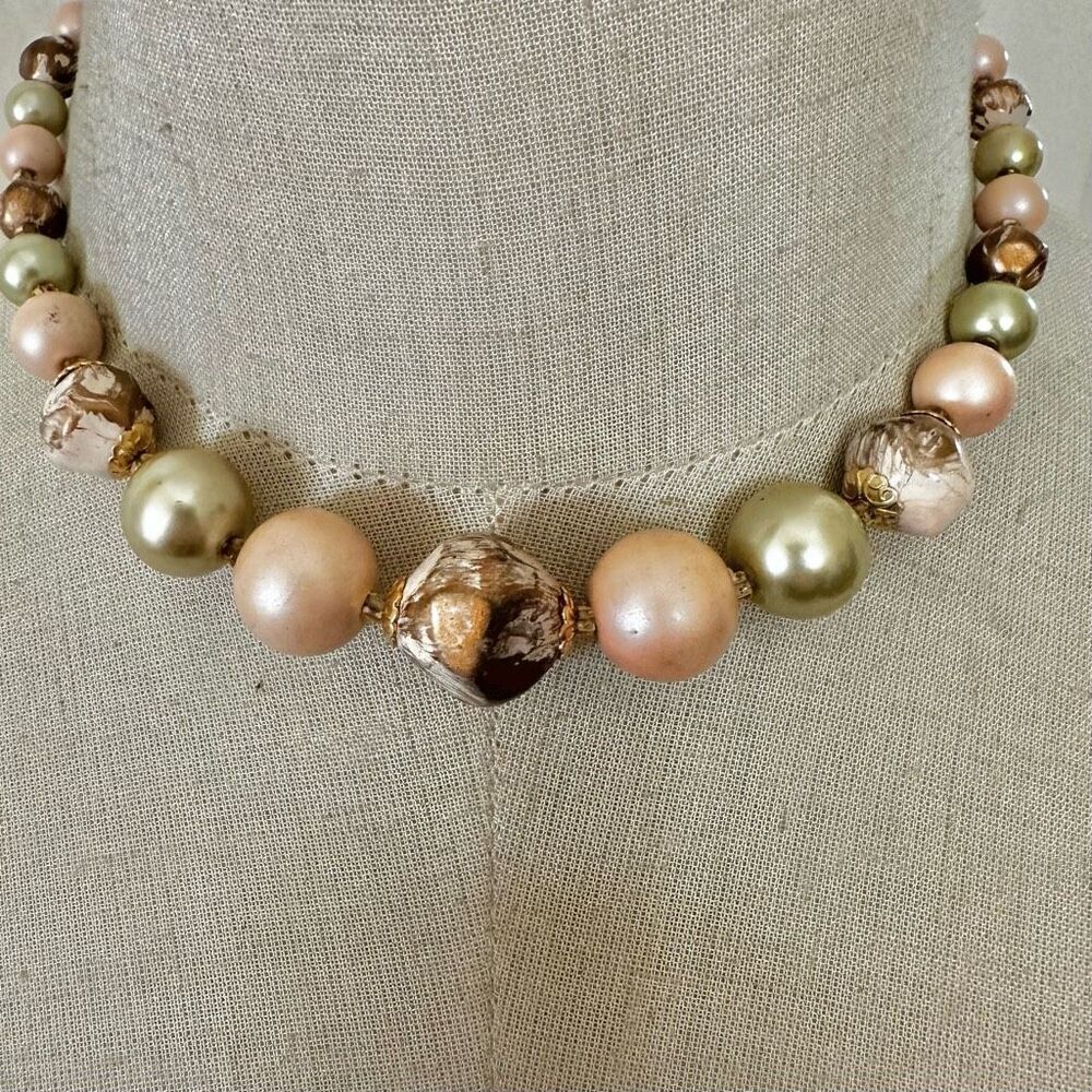 Faux pearl peach and green beaded vintage choker necklace